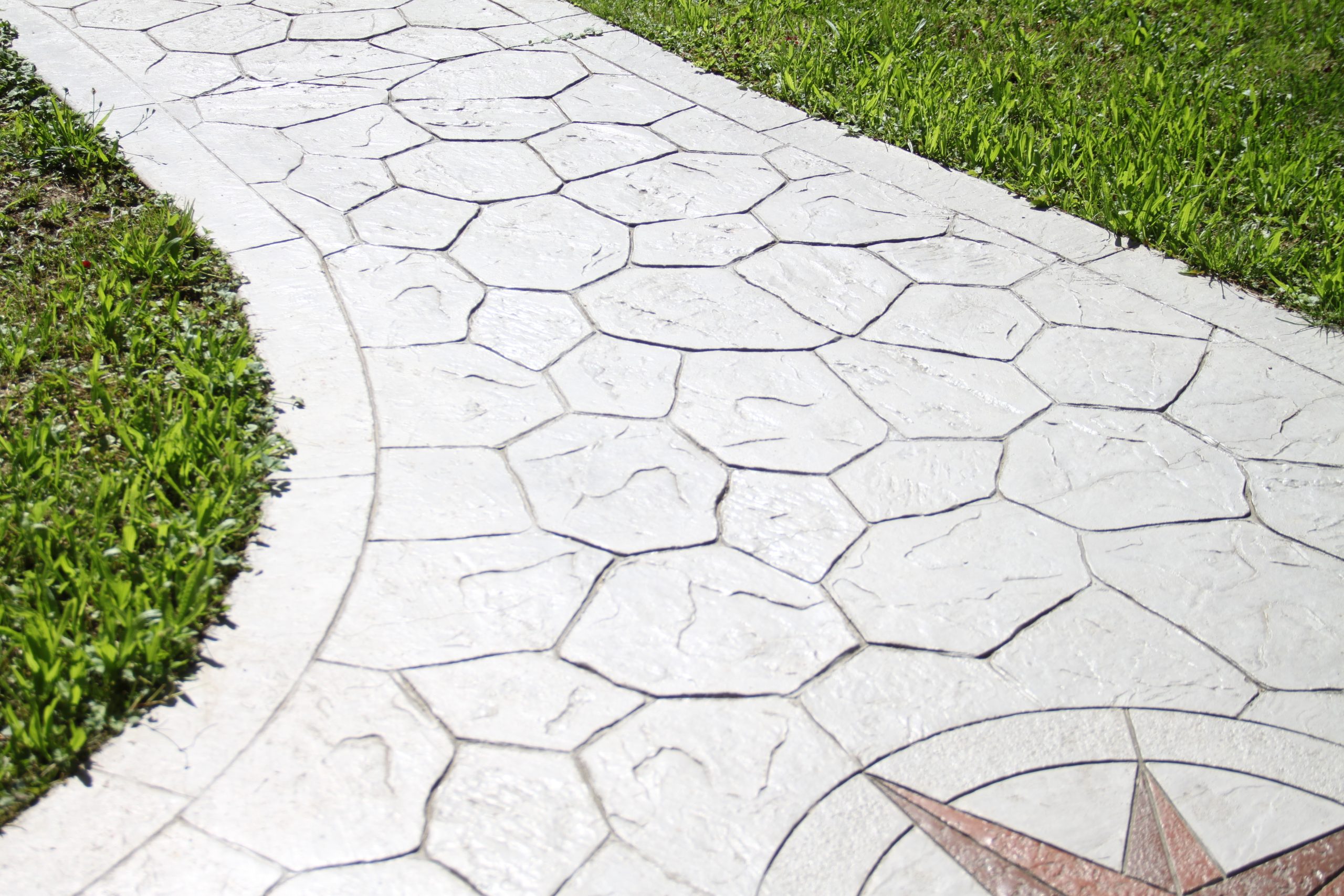 Printed,Grey,Concrete,Path,Compass camino hormigón